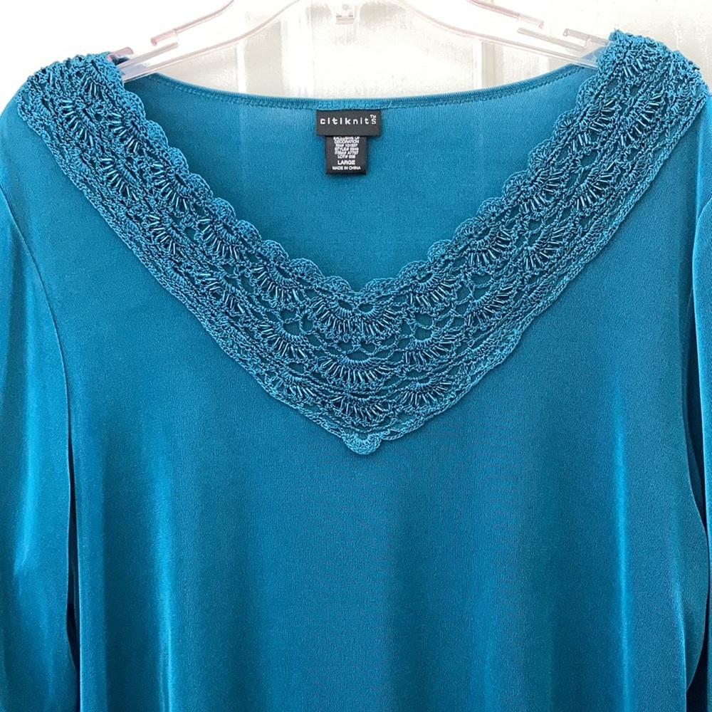FINAL MARKDOWN Ladies’ citiknits Decorative Top (L) - Picture 2 of 10